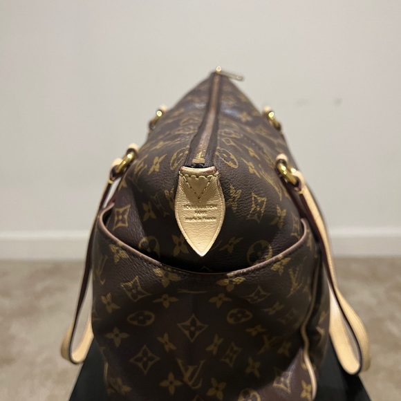 Authentic LV bag bought in Paris…selling for 650$…free shipping anywhere in US.. - Picture 3 of 5